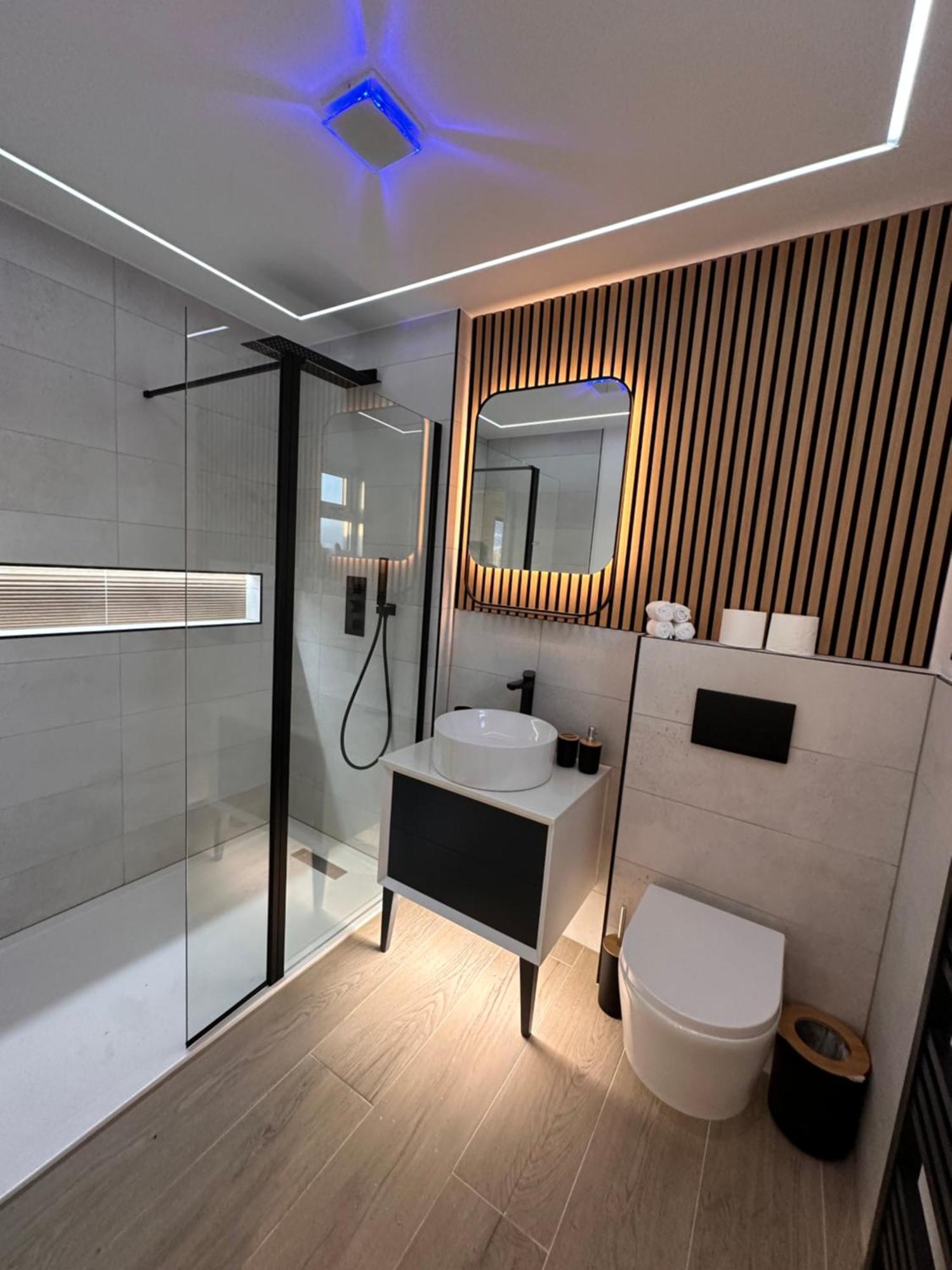 R5 - Luxury Private Ensuite Self-Contained Room - Newly Renovated Halesowen Esterno foto